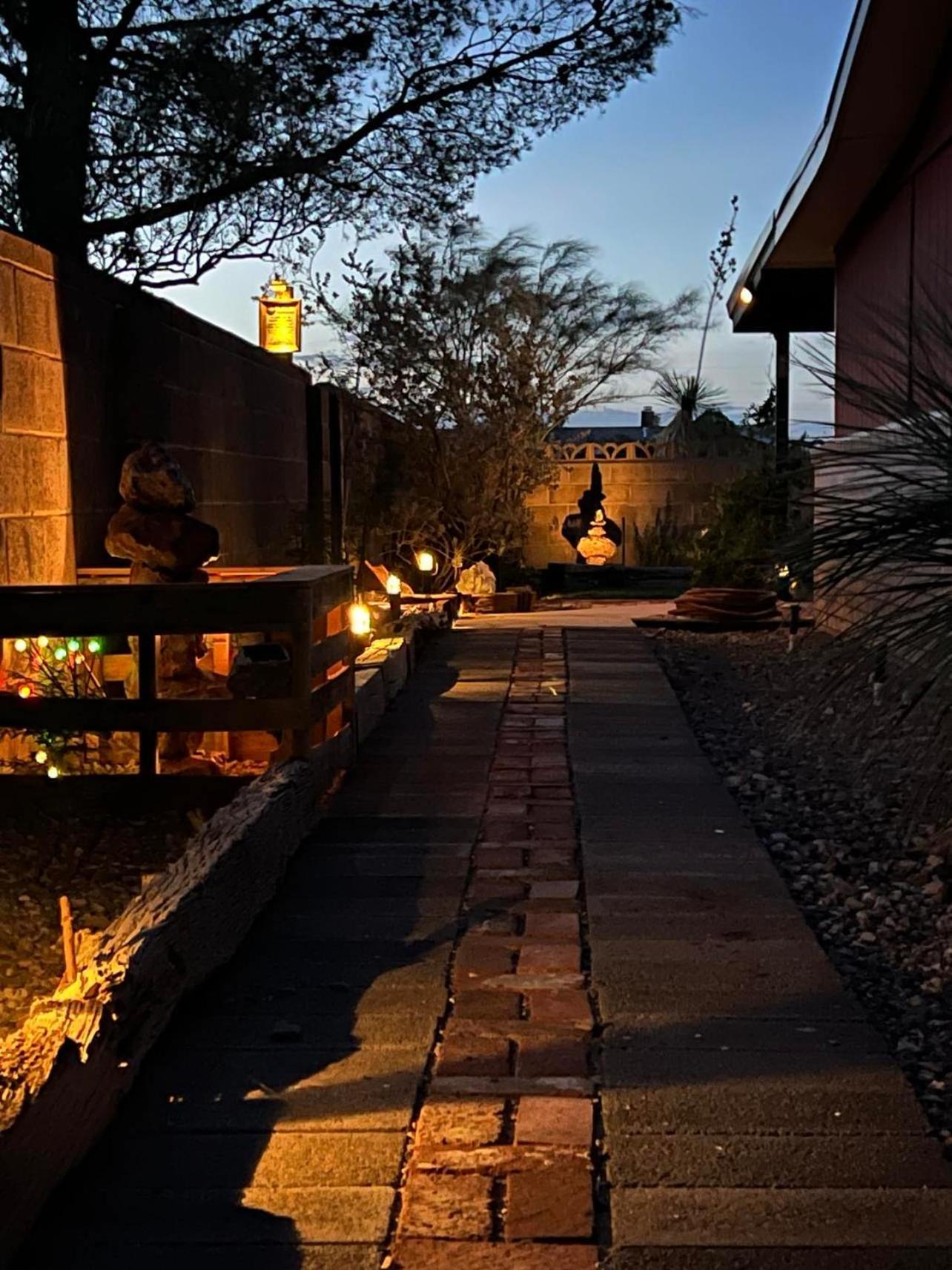 Hole In The Wall Getaway - Usa Mexico Border Bed And Breakfast Columbus Exterior photo