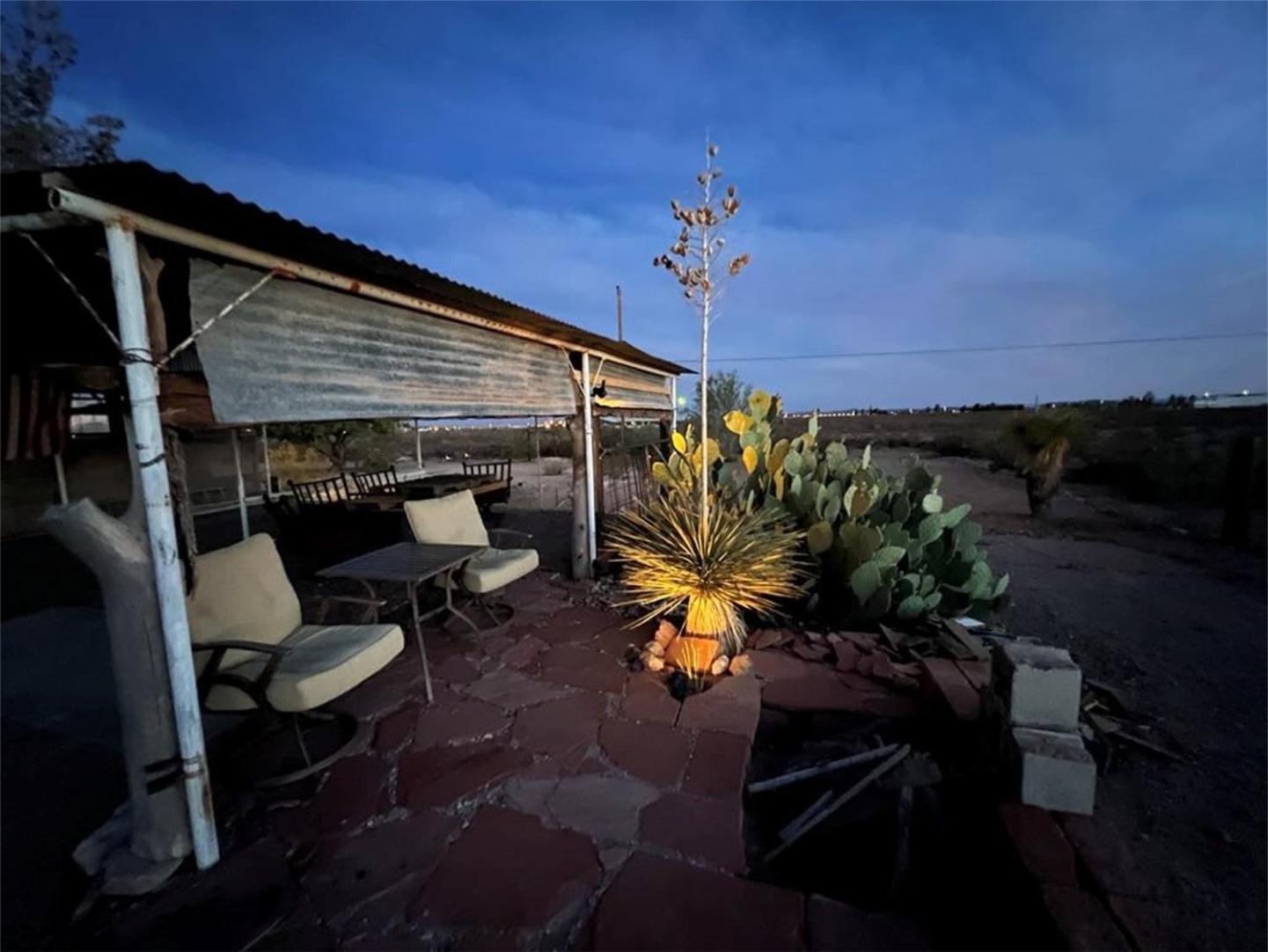 Hole In The Wall Getaway - Usa Mexico Border Bed And Breakfast Columbus Exterior photo